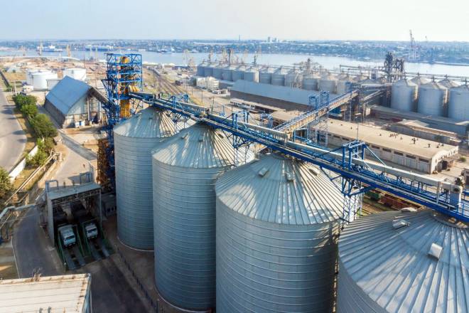 1100 grain elevators; storing capacities - 46 million tons 