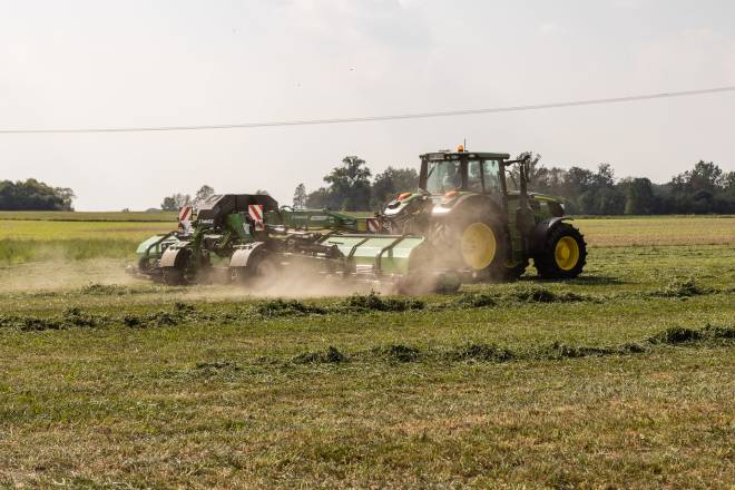 Polish Producer of Grassland Machines – Samasz presenting its machinery on dairy Farm in Poland